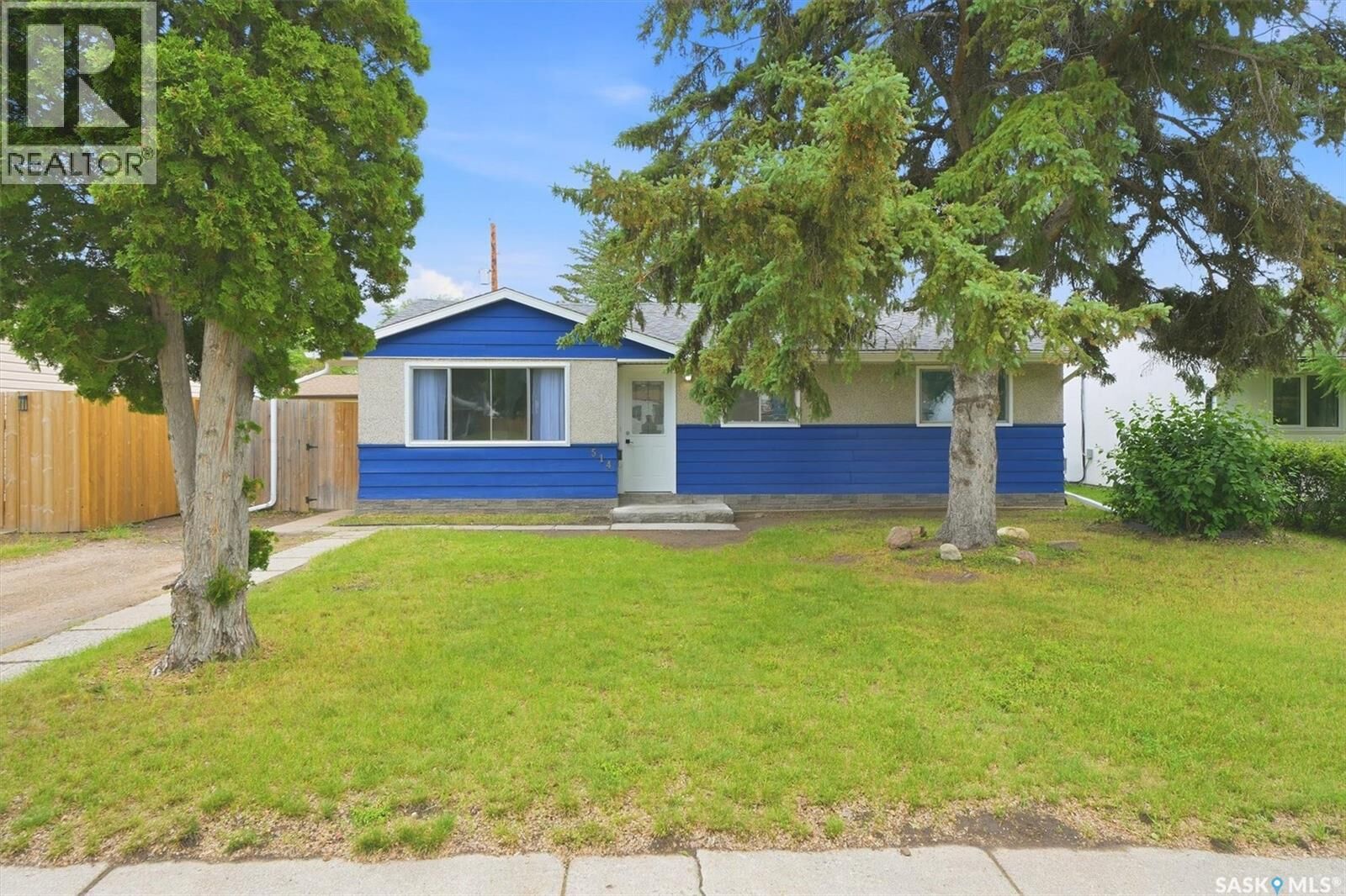 Property Photo:  514 V Avenue S  SK S7M 3E9 