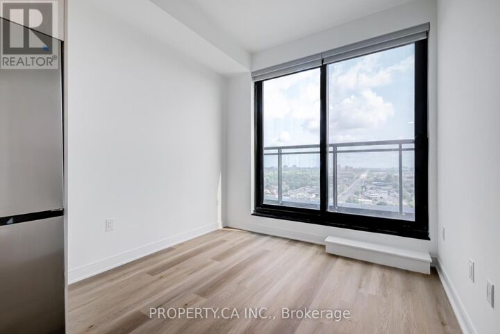 Property Photo:  86 Dundas Street East 1705  ON L5A 0B1 