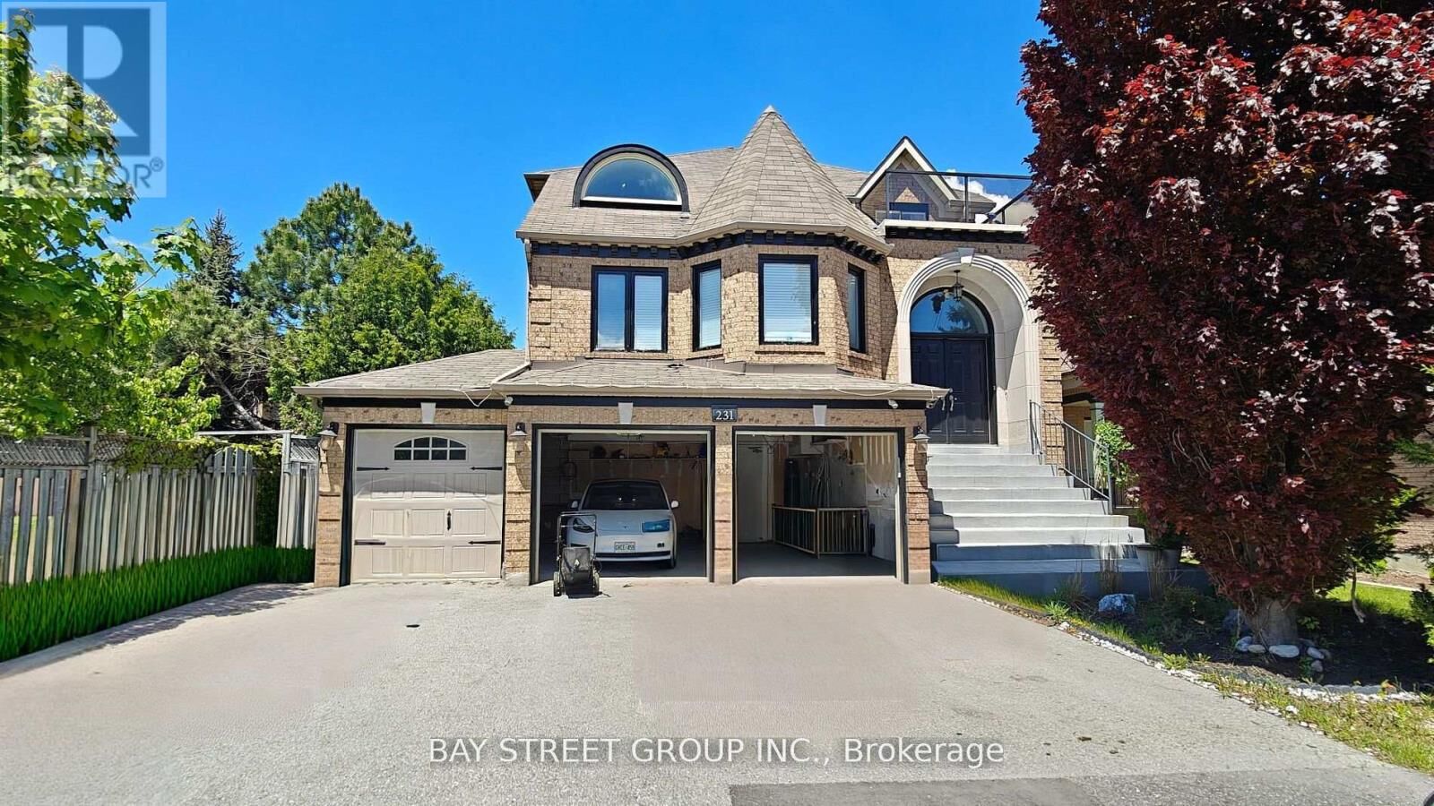Property Photo:  231 Shaftsbury Avenue North  ON L4C 0E8 