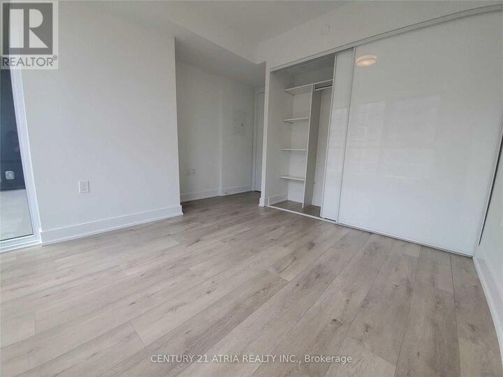 Property Photo: 585 Bloor Street East 919 ON M4W 0B3