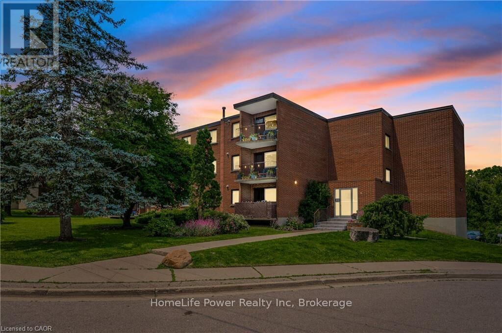 Property Photo:  4 Avalon Place 303  ON N2M 4N6 