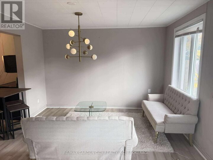 Property Photo:  130 St Paul Crescent East 1  ON L2S 1M9 