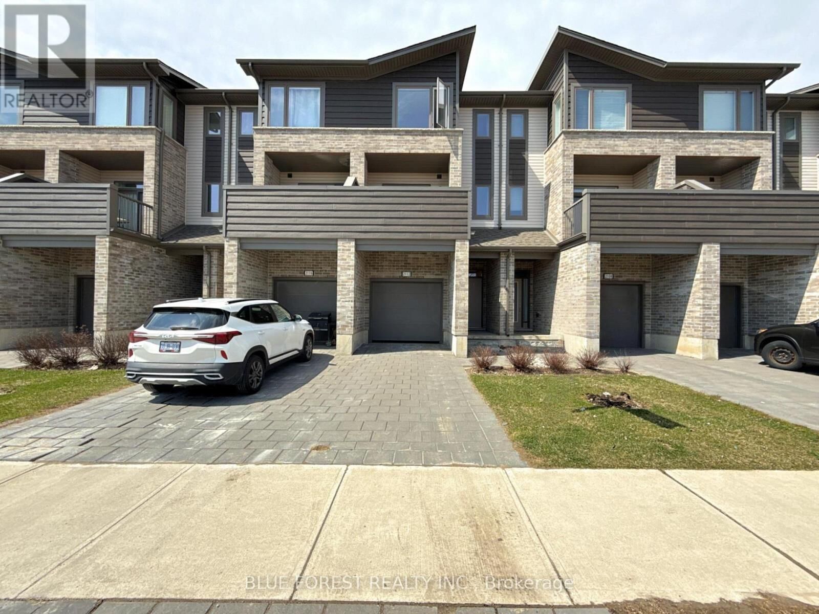 Property Photo: 2112 Meadowgate Boulevard 47 ON N6M 0H5