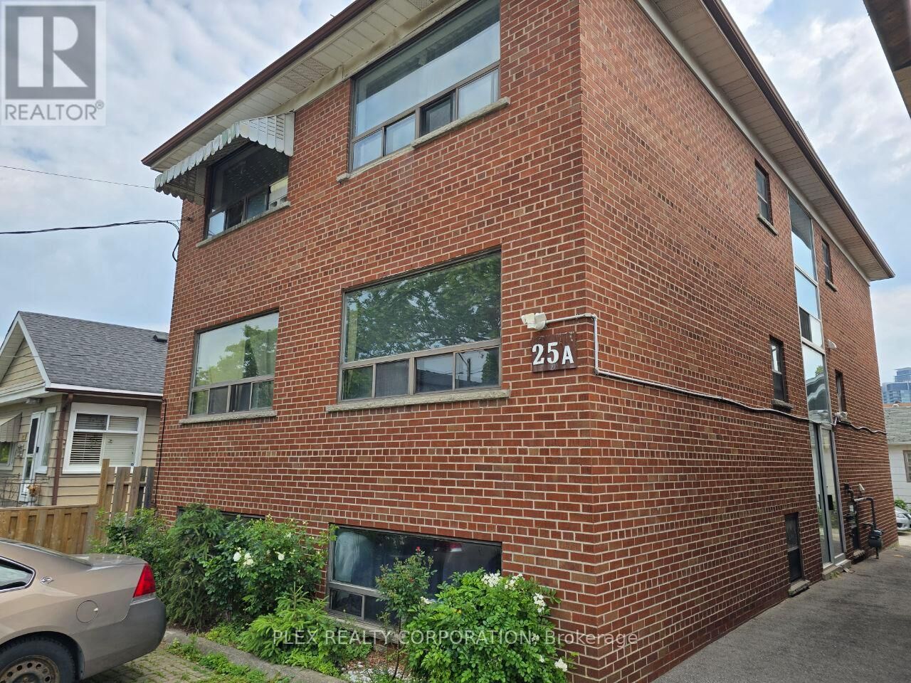 Property Photo:  25A Milton Street 2  ON M8Y 2X7 