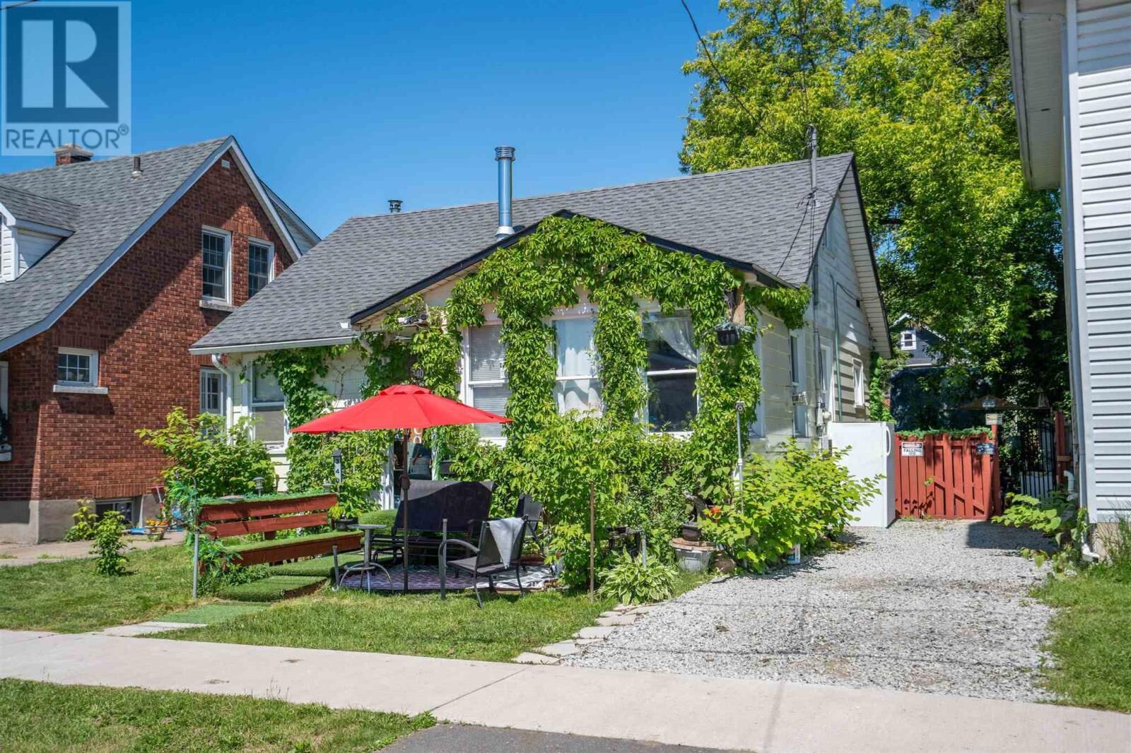 Property Photo:  340 Sixth Ave  ON P6C 4L1 