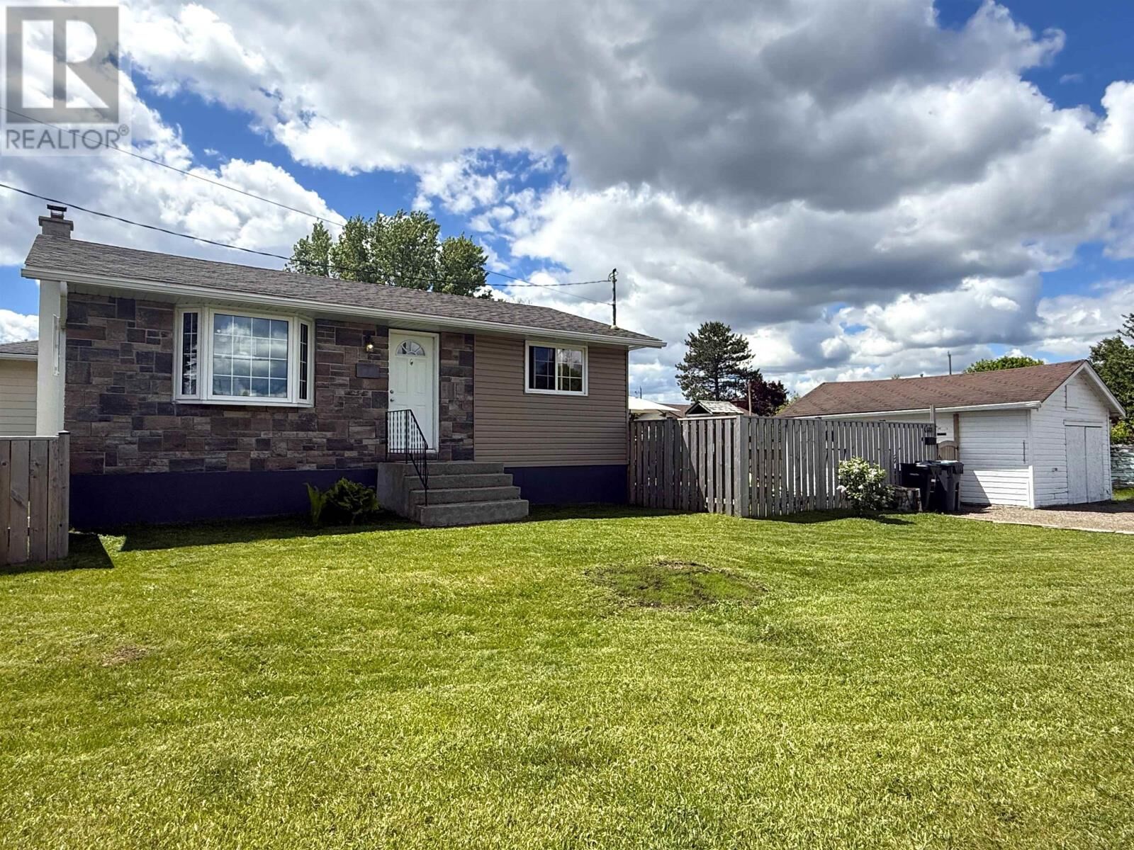 Property Photo:  177 Shipley St  ON P7A 3C6 