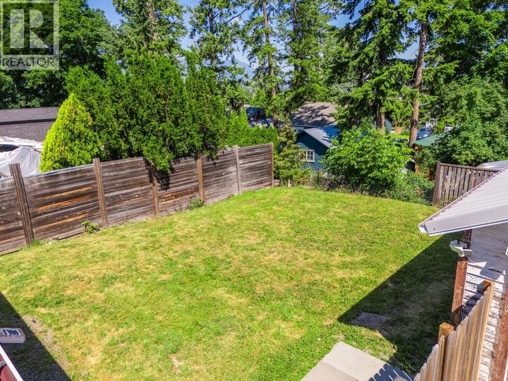 Property Photo: 820 Ibbitson Street BC V0B 1G4