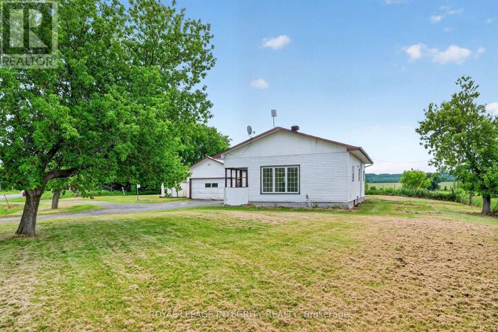 Property Photo:  3156 Old Highway 17 Road  ON K4K 1W3 