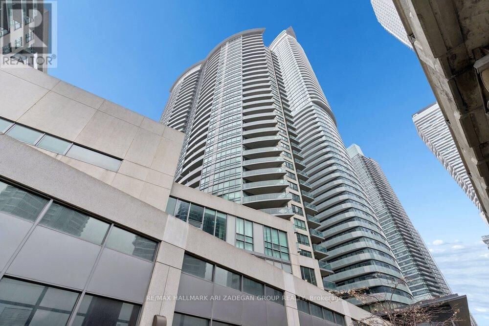 Property Photo:  19 Grand Trunk Crescent 3108  ON M5J 3A3 