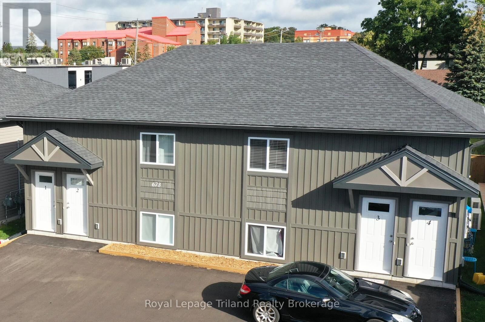 Property Photo:  673 Adelaide Street 2  ON N4S 4C2 
