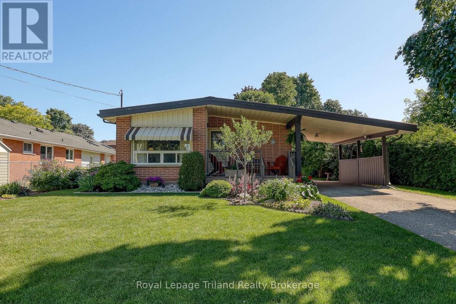 Property Photo:  272 Brenda Crescent  ON N4S 7S1 