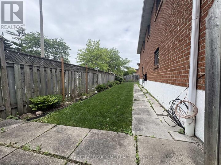Property Photo:  966 Lovingston Crescent  ON L4W 3S7 