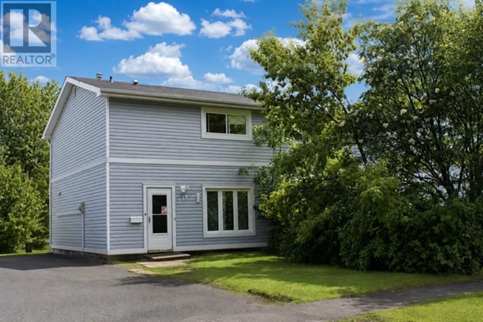 Property Photo:  516 Wentworth Cres  ON P7A 7S8 