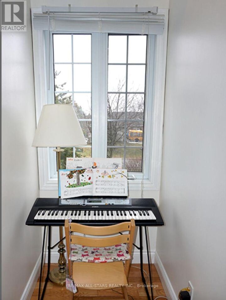 Property Photo:  27 Tranmer Road  ON L4A 7X4 