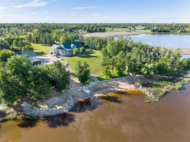 Property Photo: 224 Lakeview Drive MB R0E 0M0