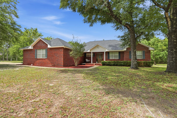 Property Photo:  5870 Oakcrest Drive  FL 32539 