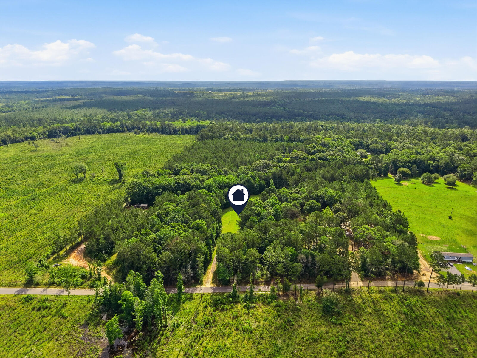 Property Photo: 7775 Peacock Road FL 32531