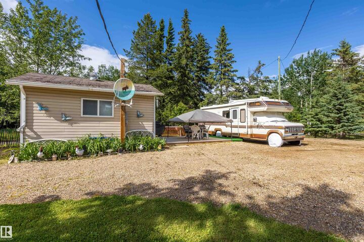 Property Photo: 4103 Sylvan Cove AB T0E 1V0
