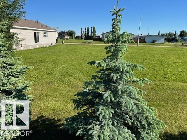Property Photo:  2 Woodbend Crescent  AB T4L 2L5 