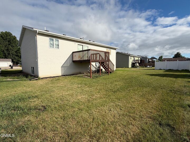 Property Photo:  75 Weir Drive  ND 58504 