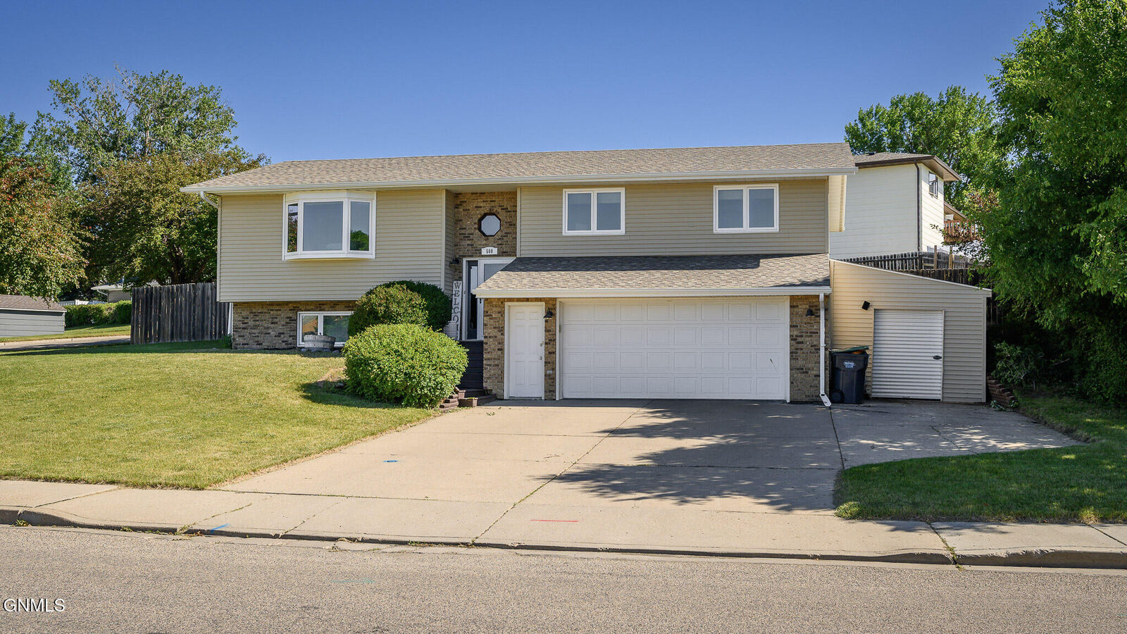 Property Photo:  508 6th Avenue NE  ND 58554 