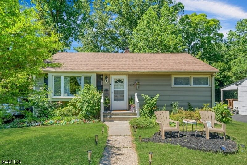 Property Photo:  337 Richard Way  NJ 07062 