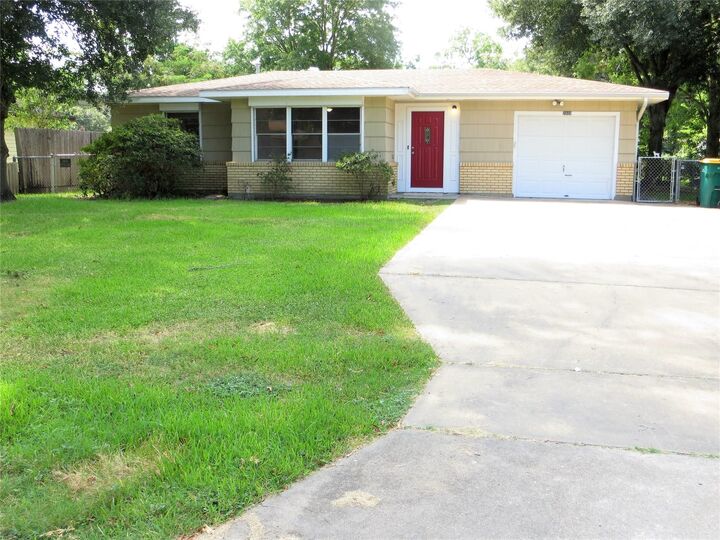 Property Photo:  2809 Rosadele Street  TX 77568 