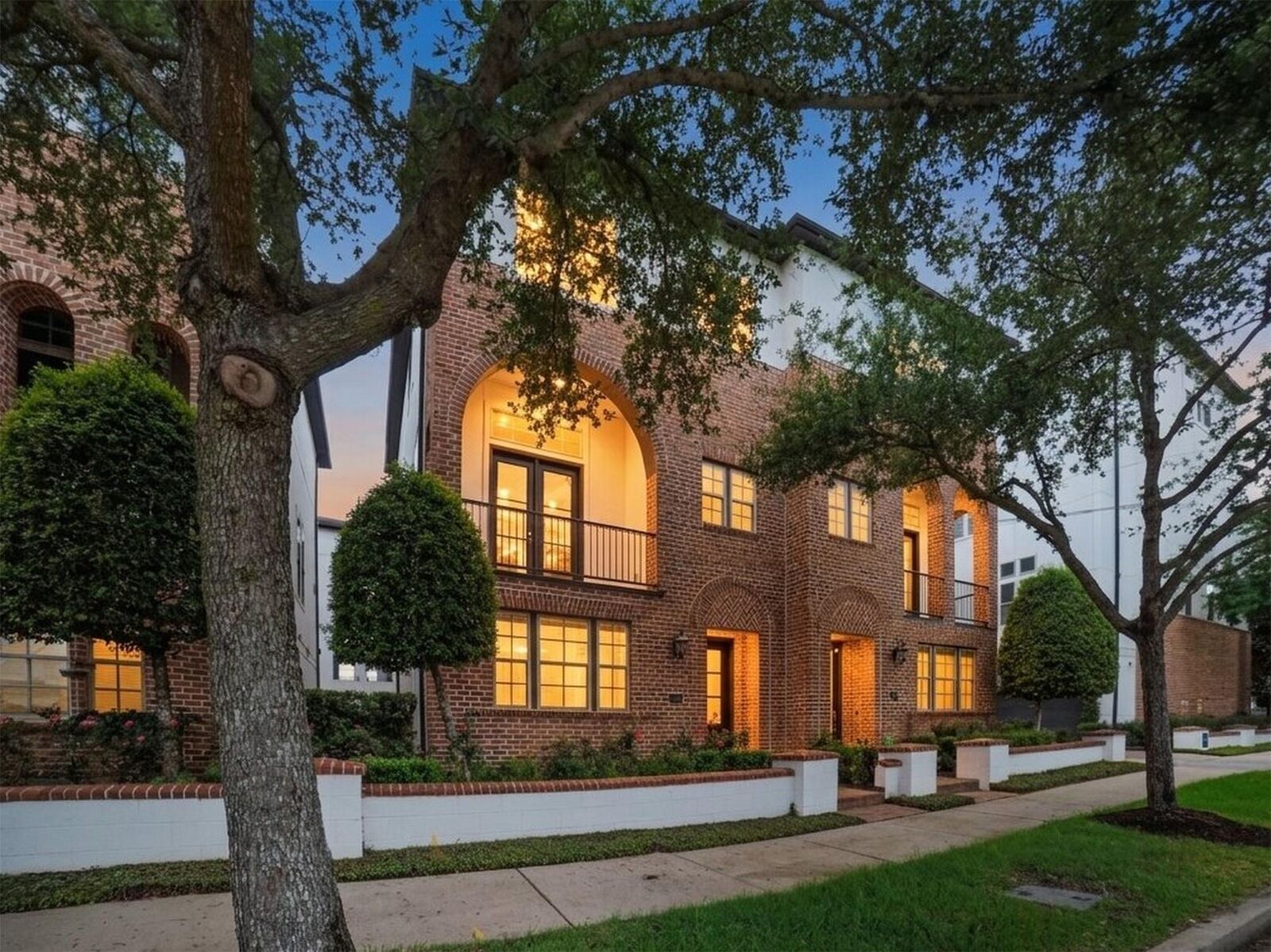 Property Photo:  2810 Capitol Street  TX 77003 