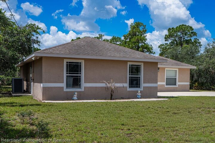 Property Photo:  308 Cardinal Avenue  FL 33870 