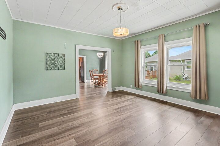 Property Photo: 309 D Avenue W IA 52577