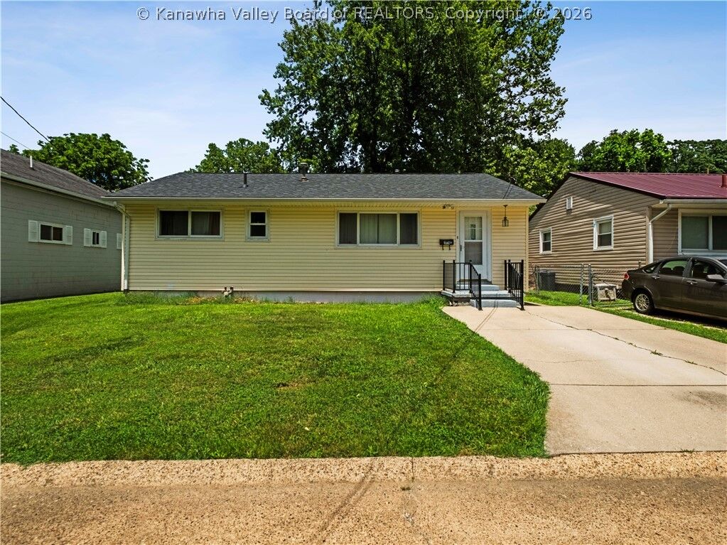 Property Photo: 3939 39th Street E WV 25143