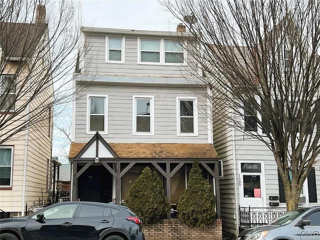 Property Photo: 1311 Northampton Street 2F PA 18042