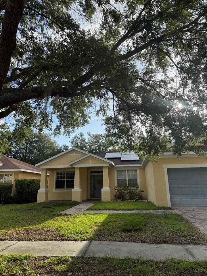 Property Photo:  11328 Bridge Pine Drive  FL 33569 