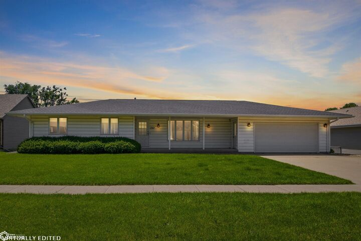 Property Photo:  1507 S 5th Street  IA 50158 