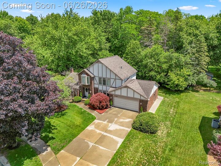 Property Photo:  17520 Laurel Drive  MI 48152 2962 