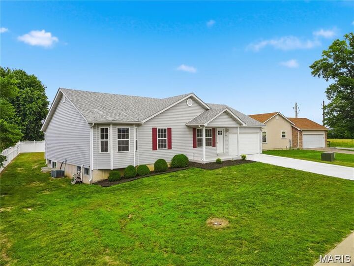 Property Photo:  104 Briarwood Drive  MO 63362 