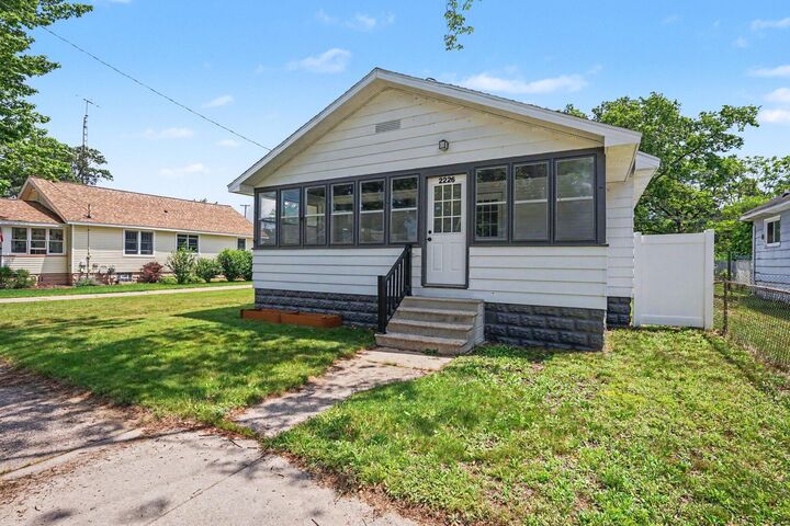 Property Photo:  2226 Blodgett Street  MI 49441 