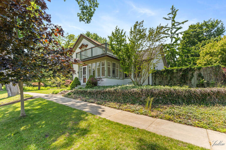 Property Photo:  34 S Spring Street  MI 49406 