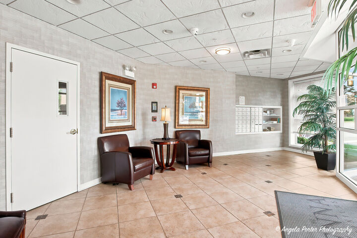 Property Photo: 900 Lee Street 201 IL 60016