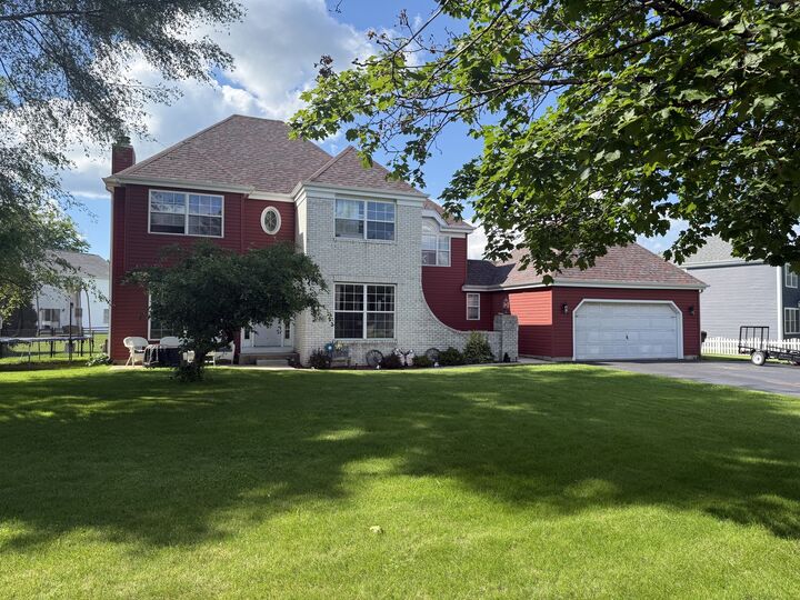 Property Photo:  940 Beaver Pond Drive  IL 60152 