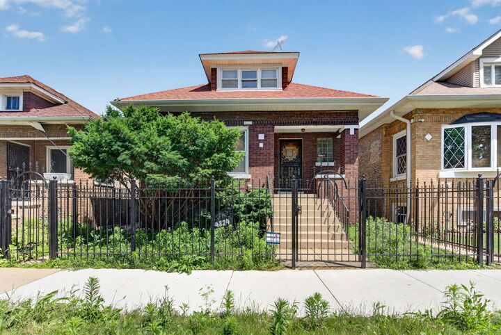 Property Photo: 4824 W Concord Place IL 60639
