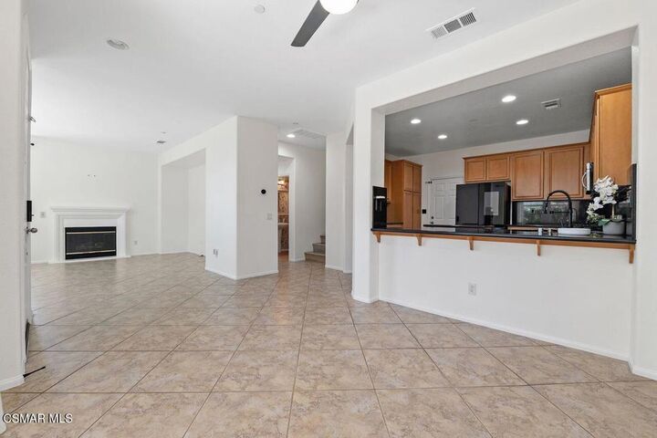 Property Photo:  123 Via Aldea  CA 91320 