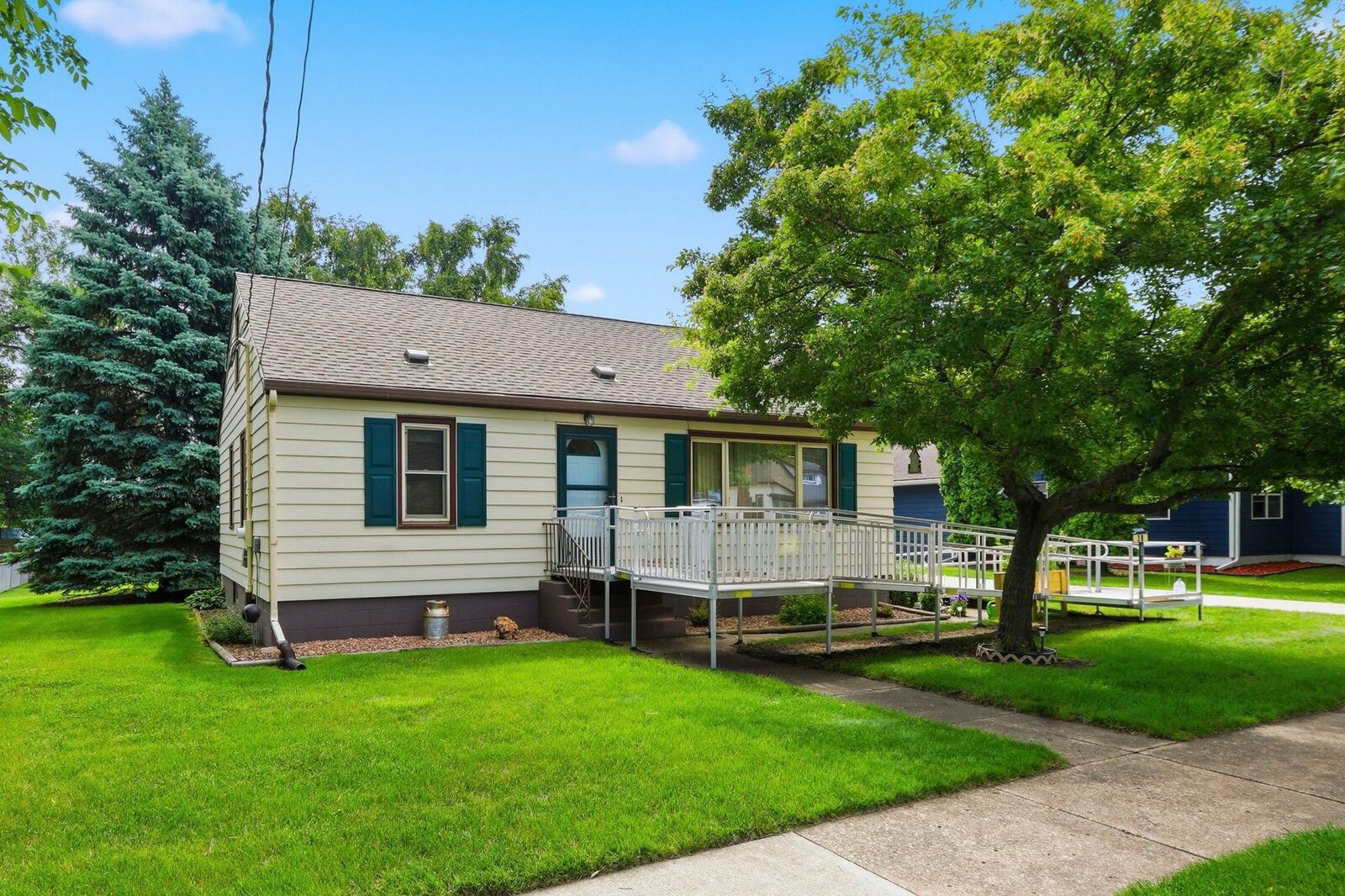 Property Photo:  38 Rose Avenue N  MN 55358 