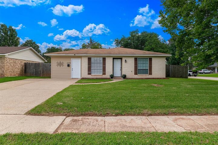 Property Photo: 1629 Nikki Lynn Drive LA 71112