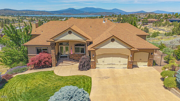 Property Photo:  1354 Ridgecrest Drive  OR 97601 