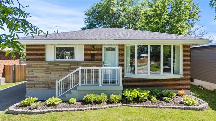 Property Photo:  27 Bobolink Road  ON L9A 2P3 