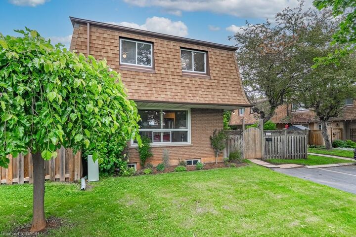 Property Photo: 4042 Longmoor Drive 4 ON L7L 1X2