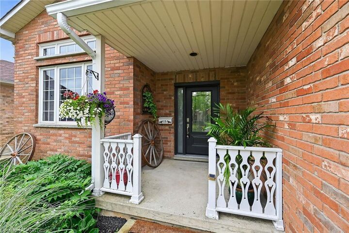 Property Photo:  15 Fuller Drive  ON N3W 2L3 