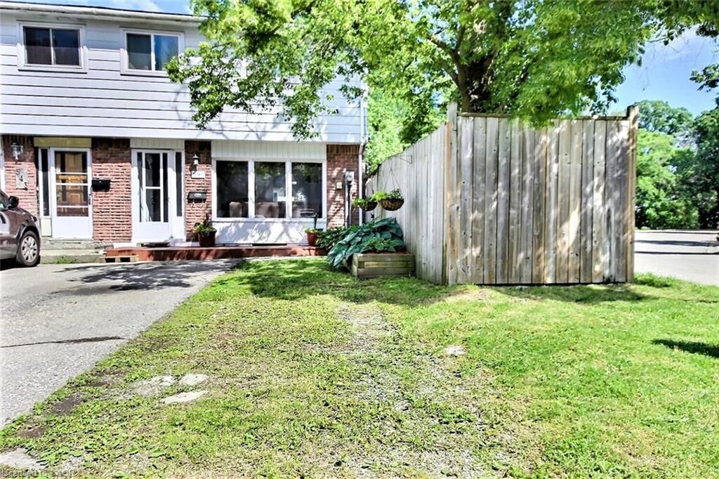 Property Photo: 541 Parkview Crescent ON N3H 4Z9
