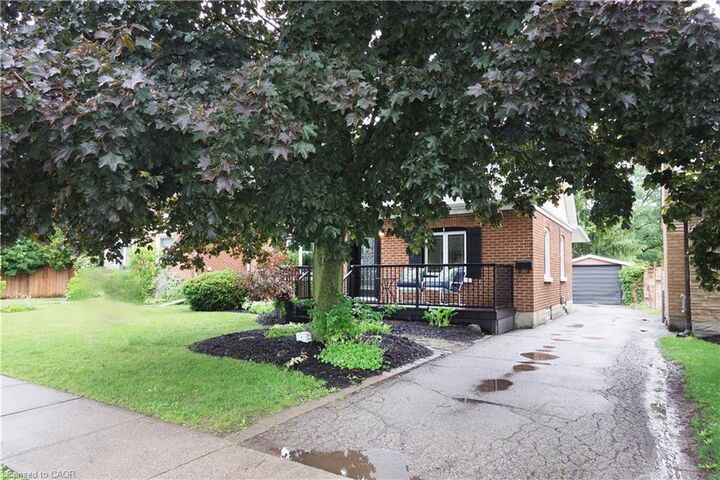 Property Photo:  633 Rose Street  ON N3H 2E7 
